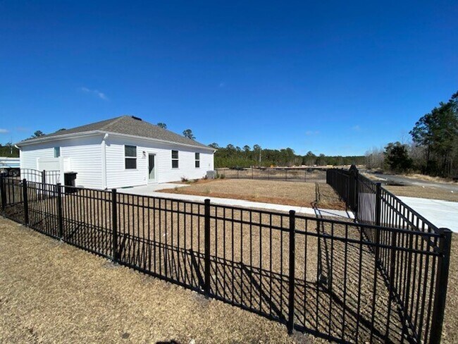 Building Photo - Brand new home located in Blake Farm