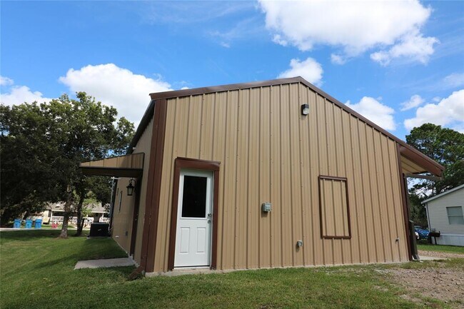 Building Photo - 8302 Park St