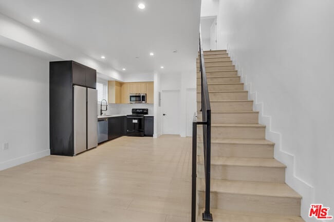 Building Photo - 438 E 28th St