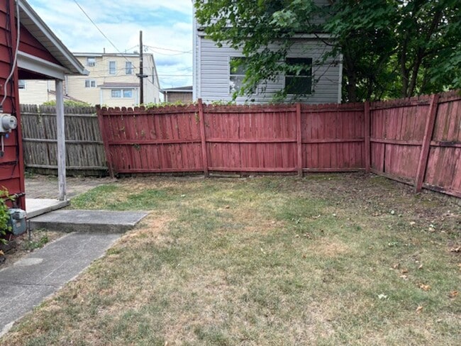 Building Photo - Single Family