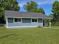 Building Photo - 504 Dennis Rd