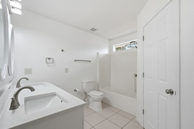 Building Photo - Renovated Home in Niceville!