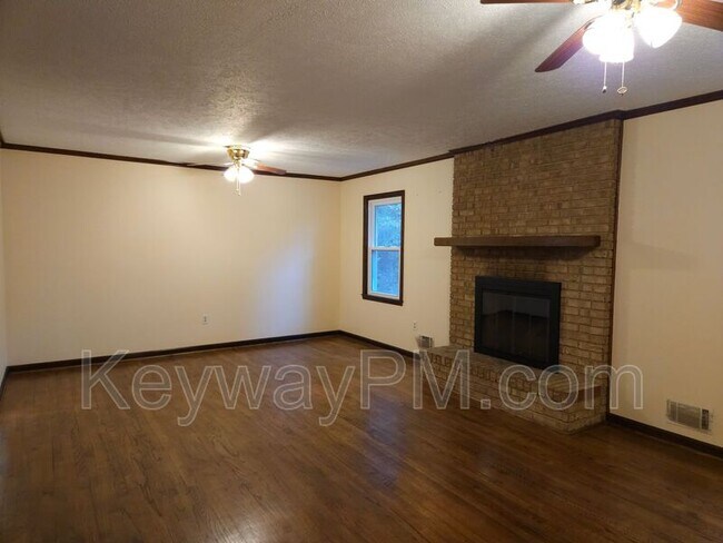 Building Photo - 299 Woodland Dr