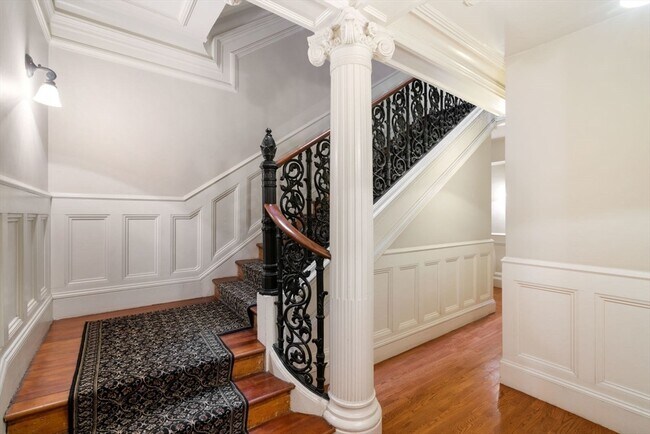Building Photo - 322 Beacon St