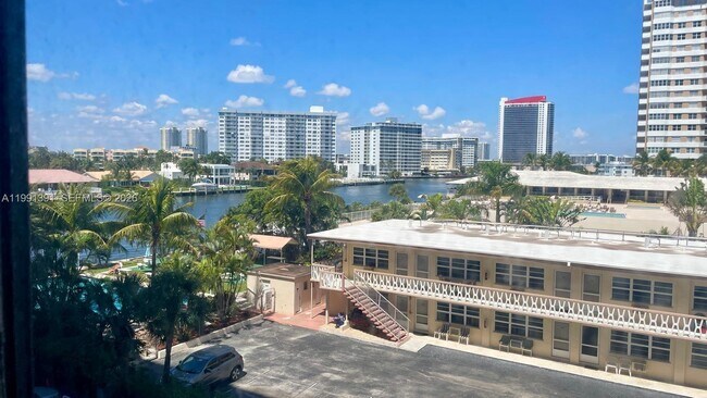 Building Photo - 2017 S Ocean Dr