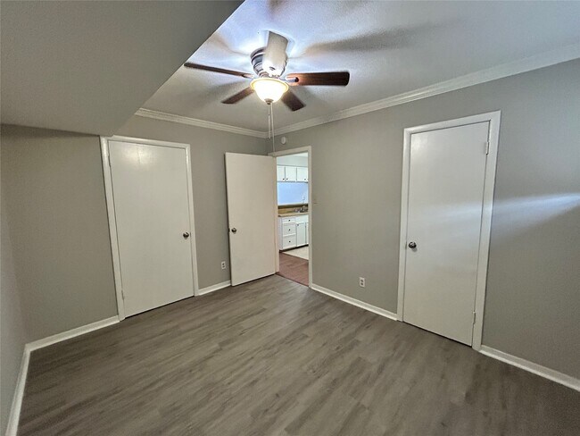 Building Photo - 807 Heights Blvd