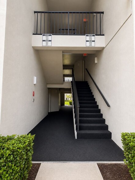 Building Photo - 1223 S Pine Ridge Cir
