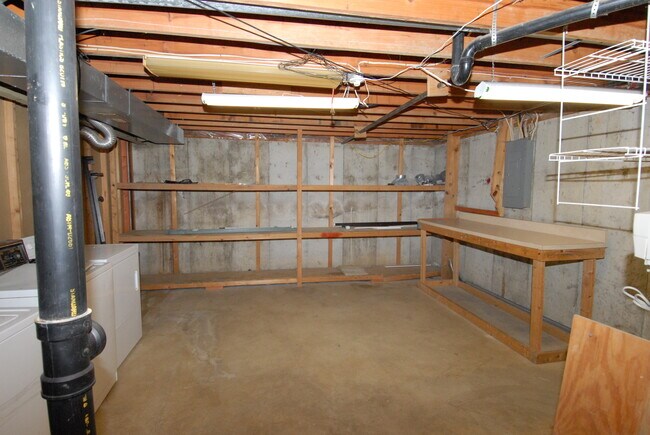 Building Photo - 10 Jenny Lind Dr