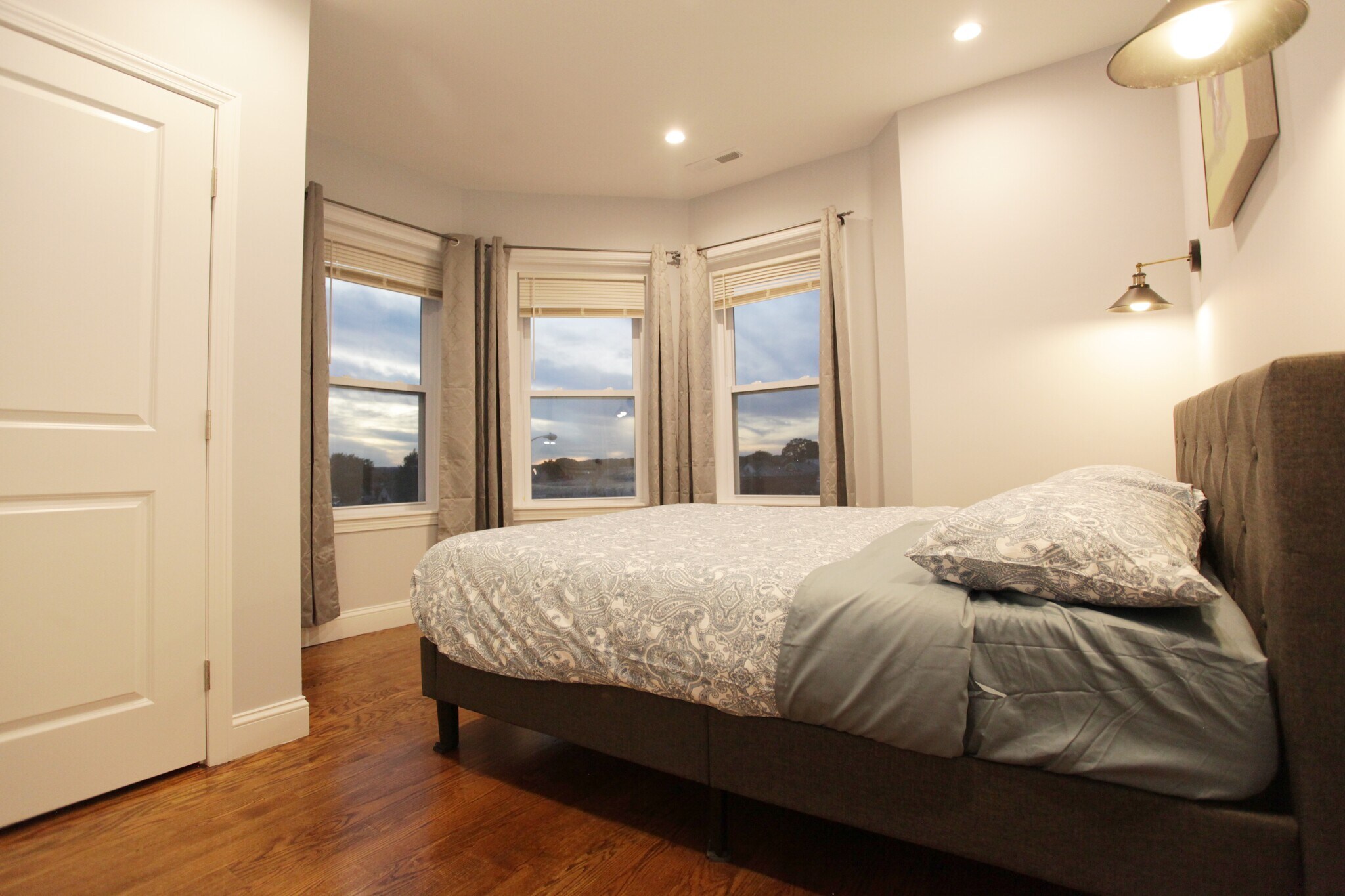 Building Photo - 289 Main St