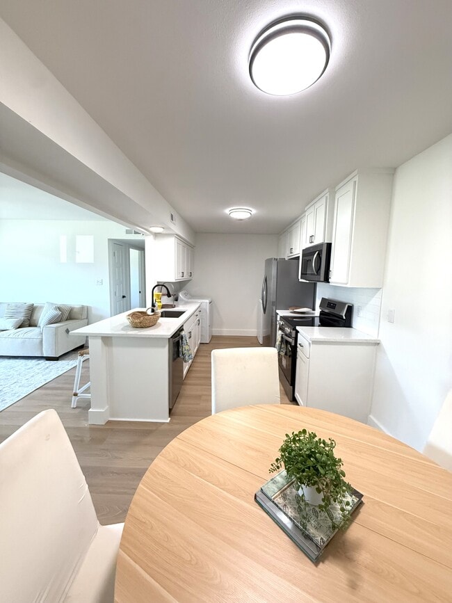 Building Photo - 1162 W Cato Springs Rd