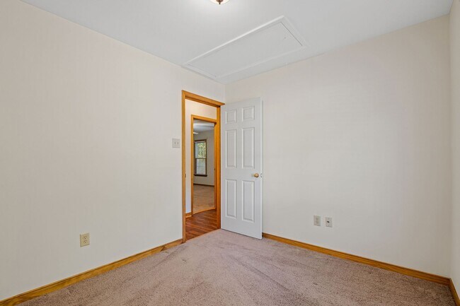Building Photo - 8811 S Boones Trail Rd