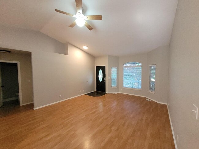 Building Photo - Cozy Home in Columbia Village!
