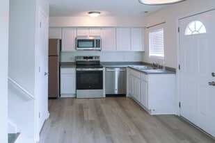 Building Photo - 41 Beri Dr