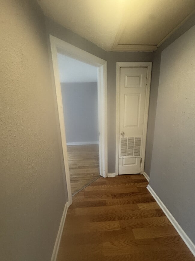 Building Photo - Charming three-bedroom property located in...