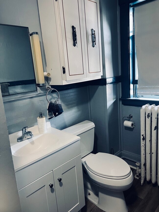 Building Photo - 214 Sabattus St