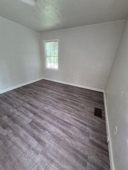 Building Photo - 3251 Meadow Ln