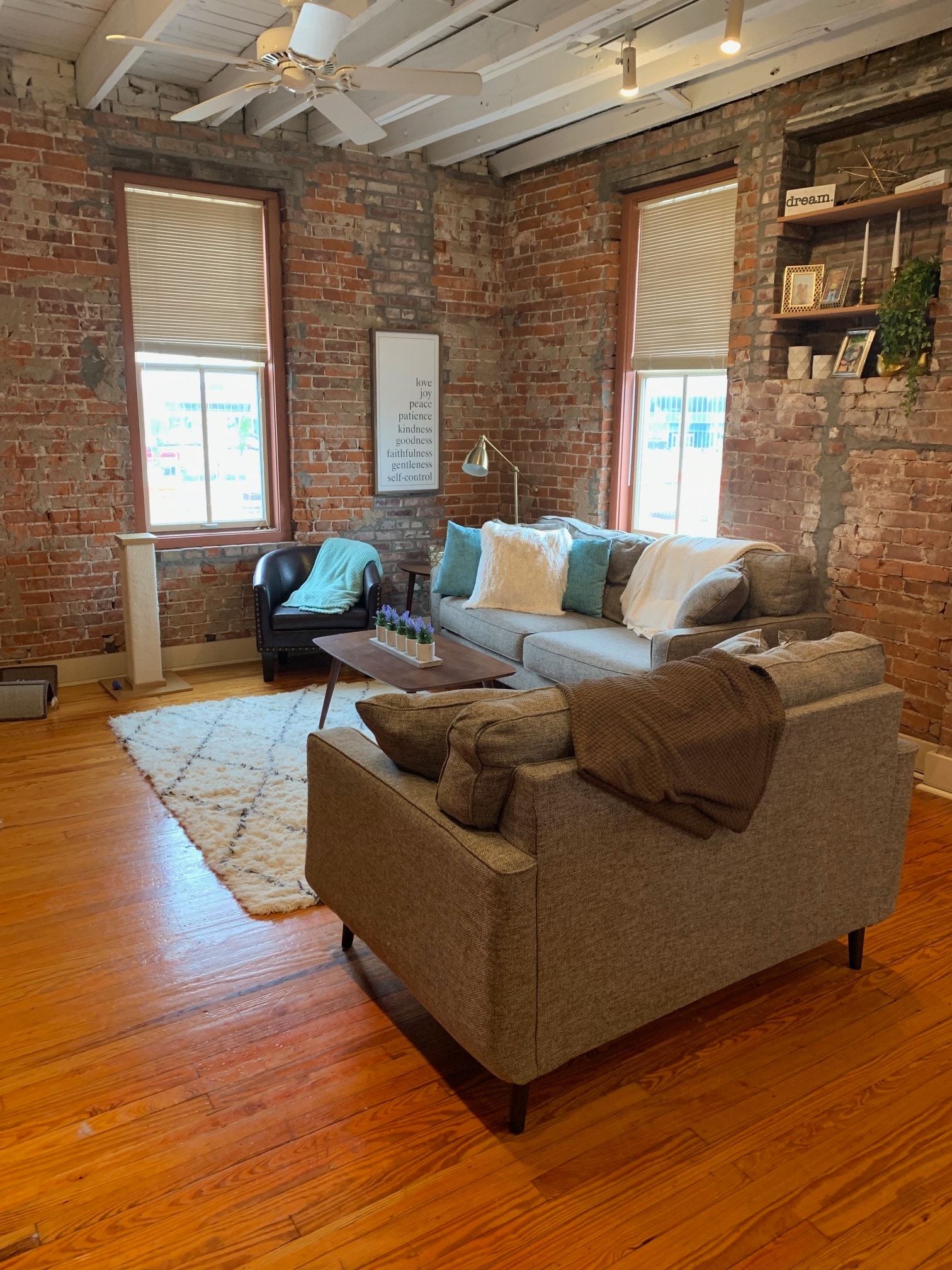 Building Photo - 413 Locust St