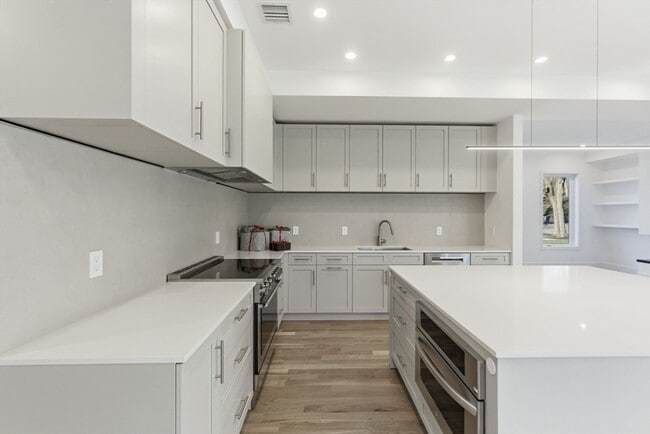 Building Photo - 82 Louise Rd