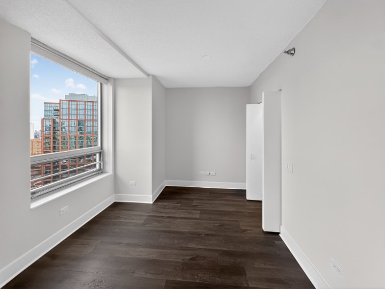 Building Photo - 302 N Canal St