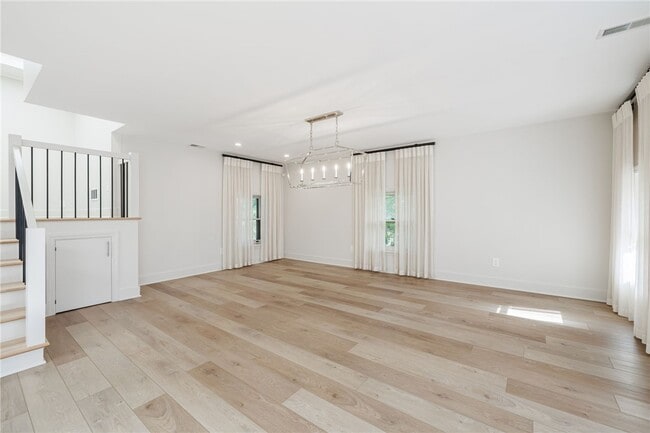 Building Photo - 1397 East Ave