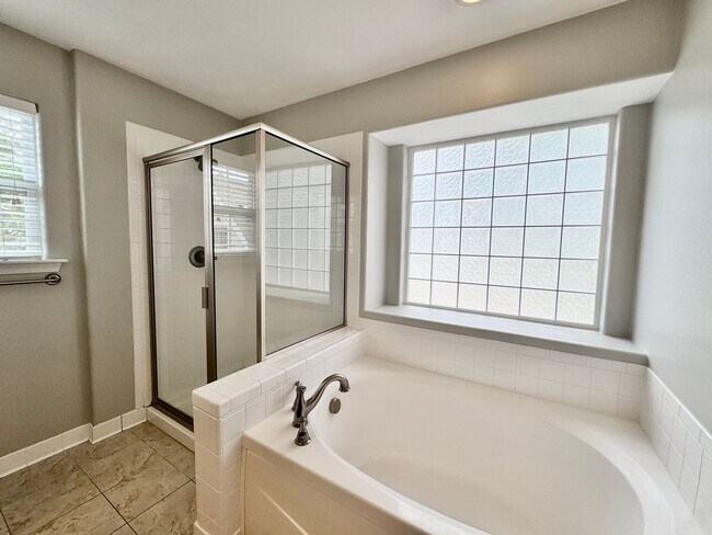 Building Photo - 5 Bedroom Ready NOW! Pet Friendly, Community Pool, Clubhouse, Fitness Center, Kayak Launch, Playg...