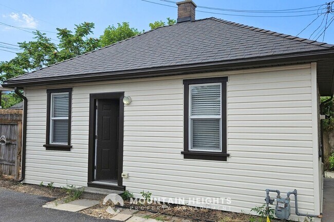 Building Photo - 1074 E Kensington Ave