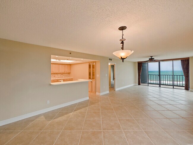 Building Photo - 5047 N Hwy A1A