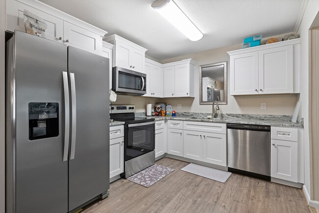 Building Photo - 222 Belray Dr