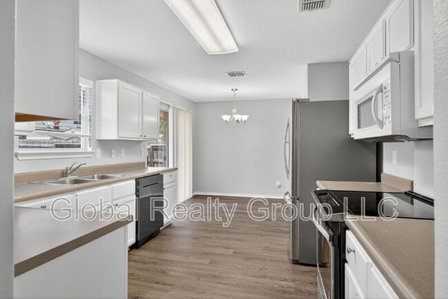 Building Photo - 10411 Artesia Wells
