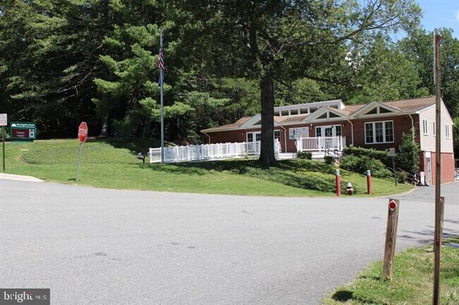 Building Photo - 8406 Rainbow Bridge Ln