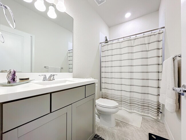 Building Photo - 2757 Troubadour St