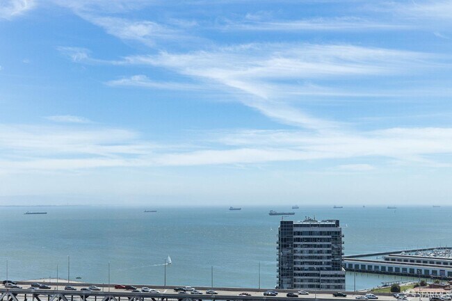 Building Photo - 201 Folsom St