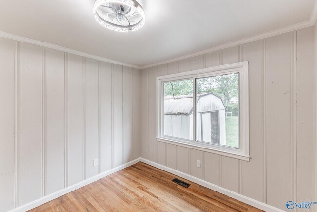 Building Photo - 816 Giles Dr NE