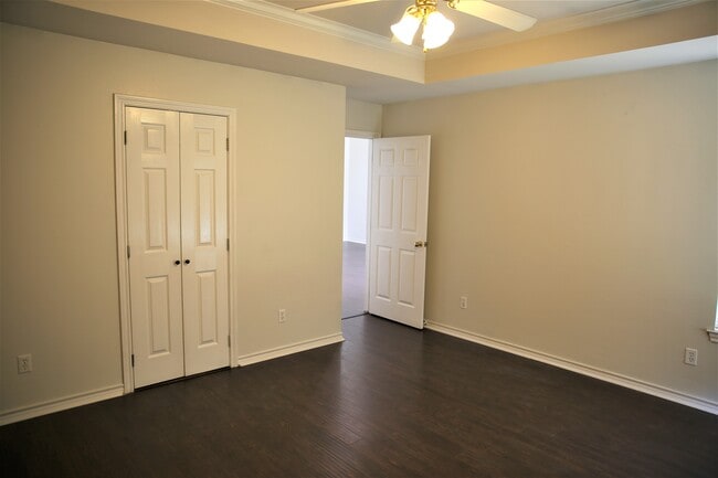 Building Photo - 3510 Vienna Dr