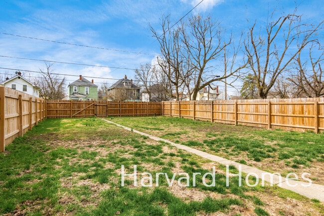 Building Photo - 131 Midland Ave