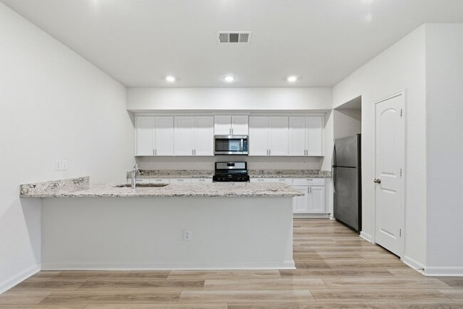 Building Photo - 402 Marsh Ln