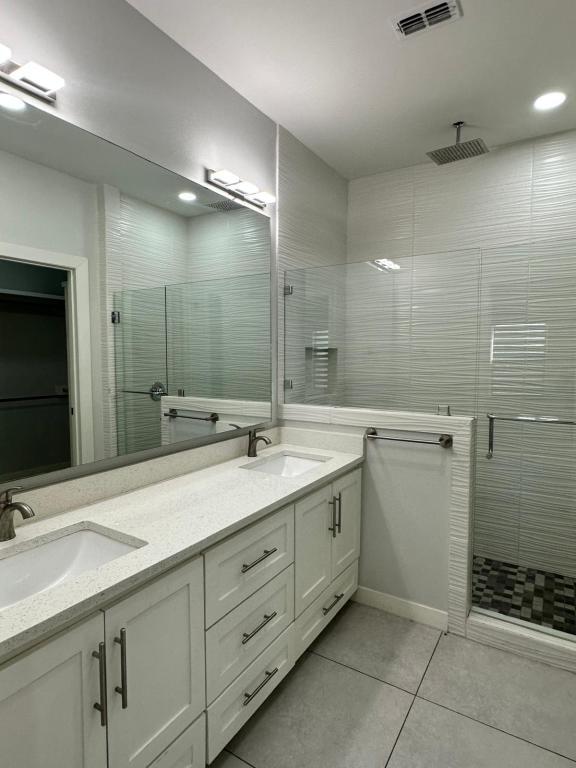 Building Photo - 1822 Sunset Dr