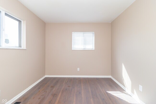 Building Photo - 1701 Nelson Ave