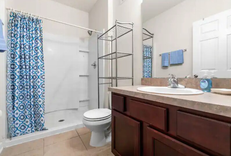 Building Photo - 8201 Green Parrot Road