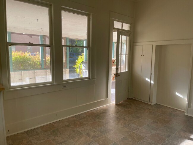 Building Photo - 2023 Placer St