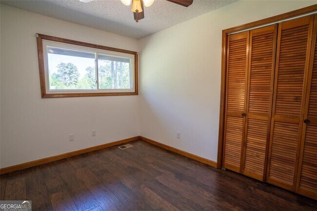 Building Photo - 1540 Magnolia Pl