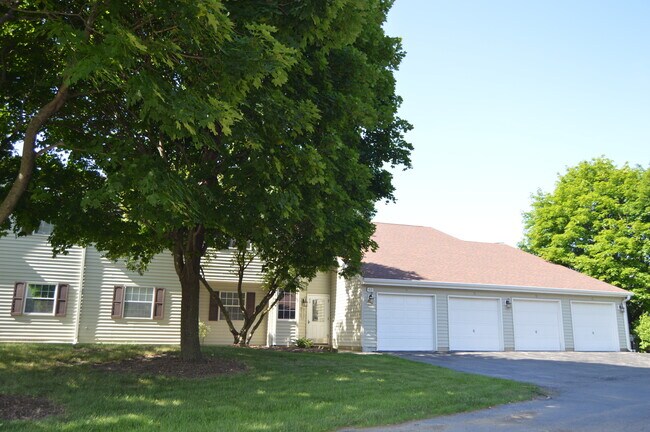Primary Photo - 40 N Victoria Ln
