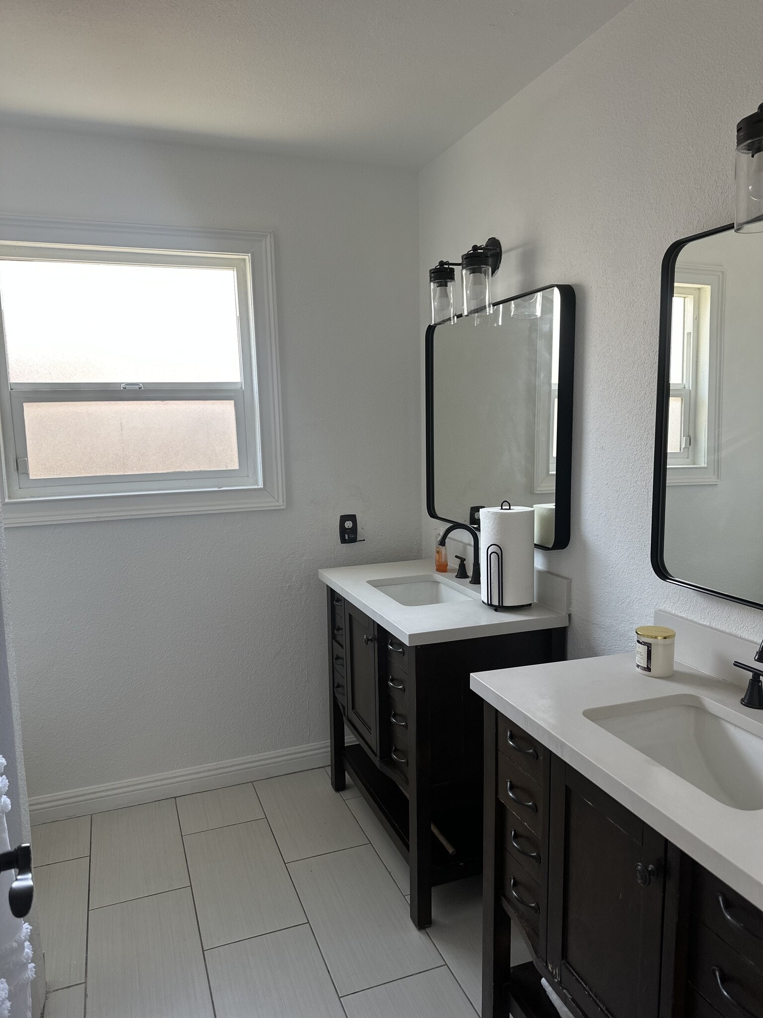 Main Bathroom - 1962 Beverly Ave