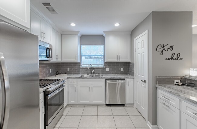 Building Photo - 3607 Hampstead Ct