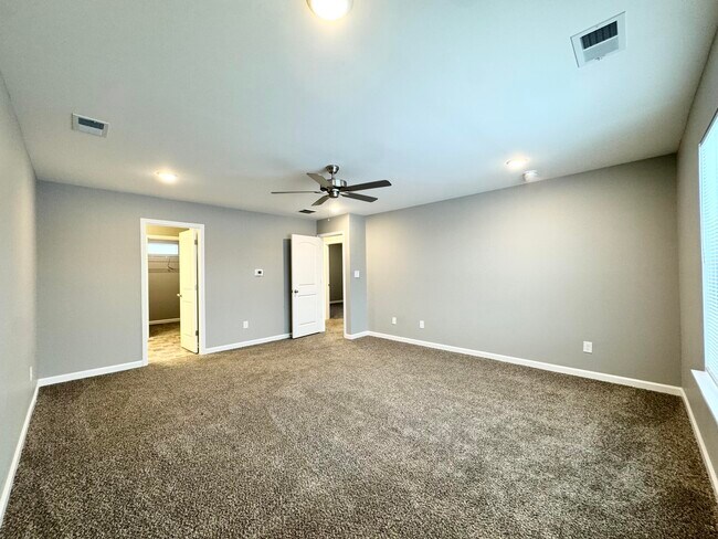 Building Photo - 127 Landry Ln