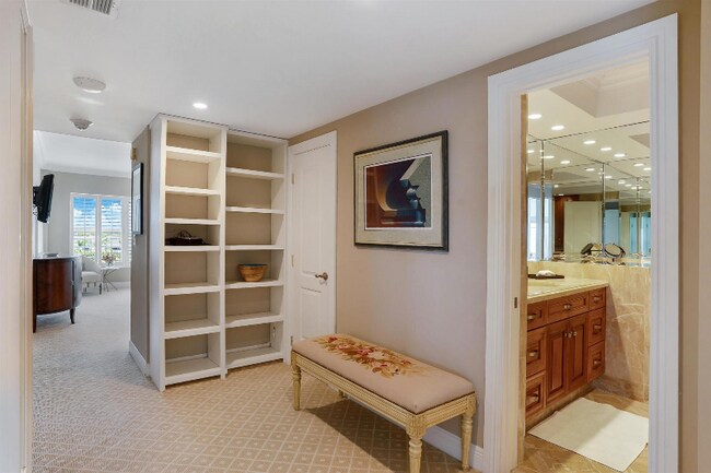 Building Photo - 400 Seasage Dr