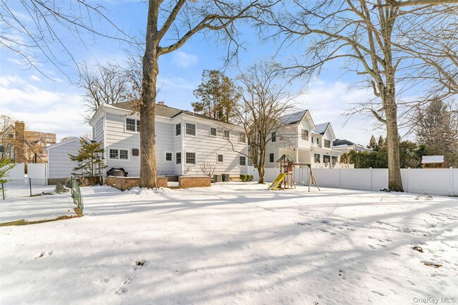 Building Photo - 14 Wakefield Rd