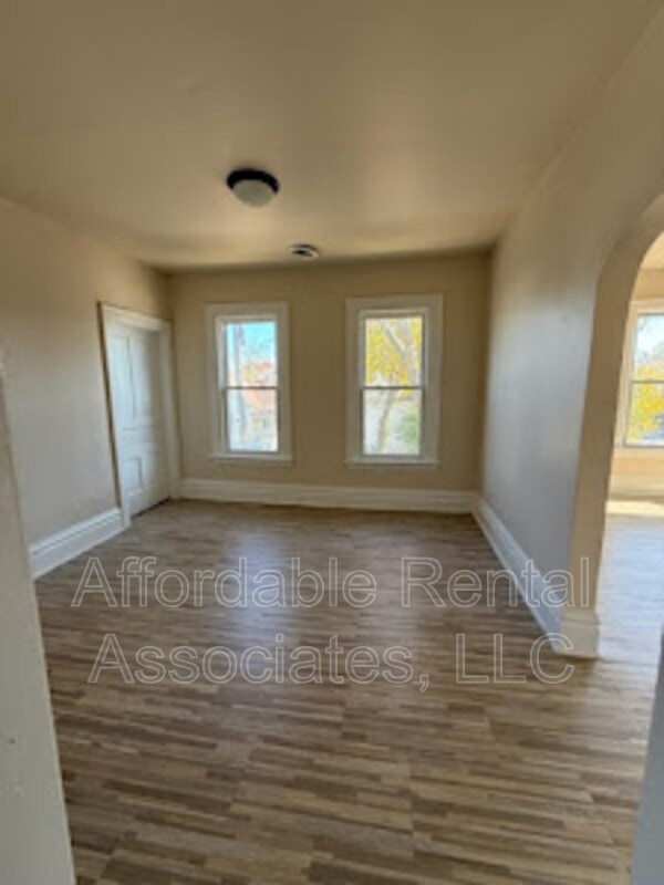 Building Photo - 1500 W Greenfield Ave