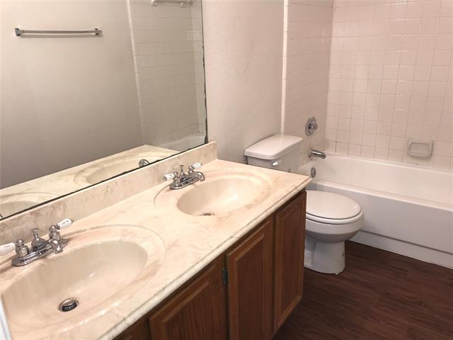 Building Photo - 320 Pebblebrook Ln