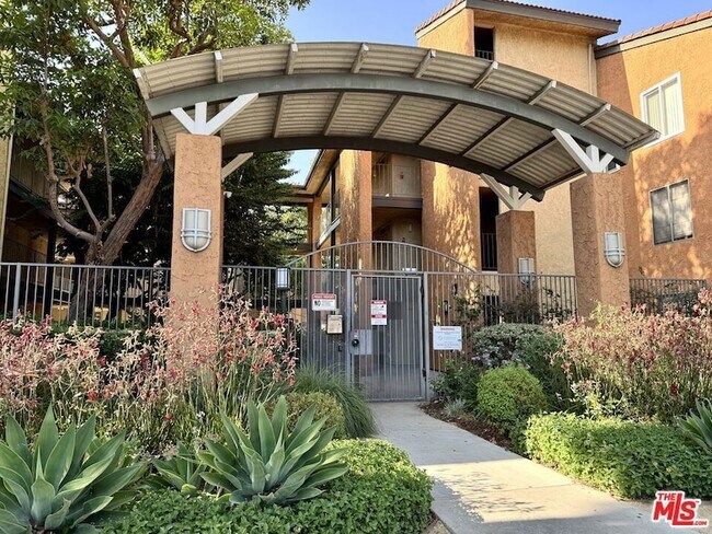 Building Photo - 15425 Sherman Way
